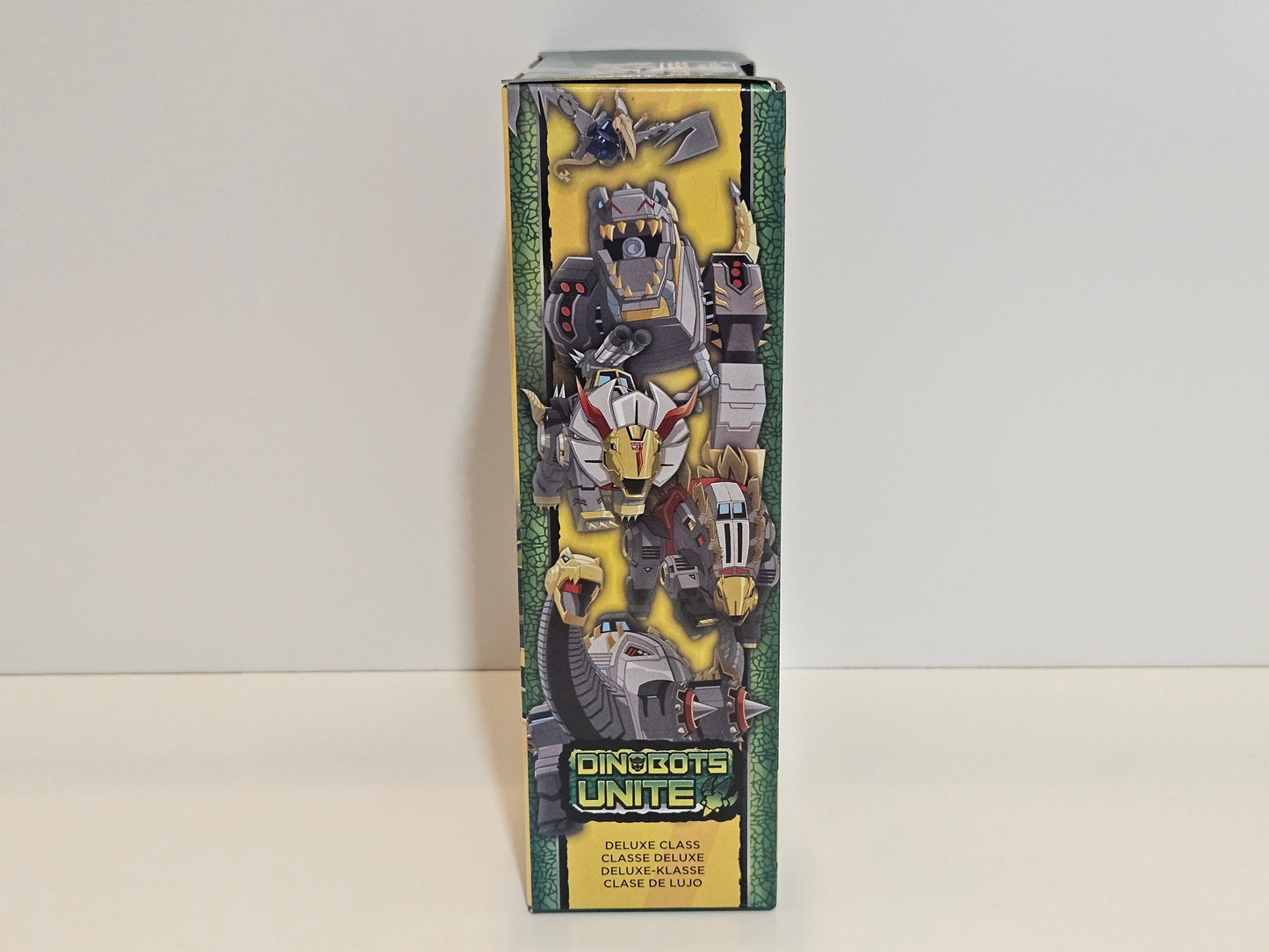 Transformers: Cyberverse Adventures – Thunderhowl Deluxe Class Figure