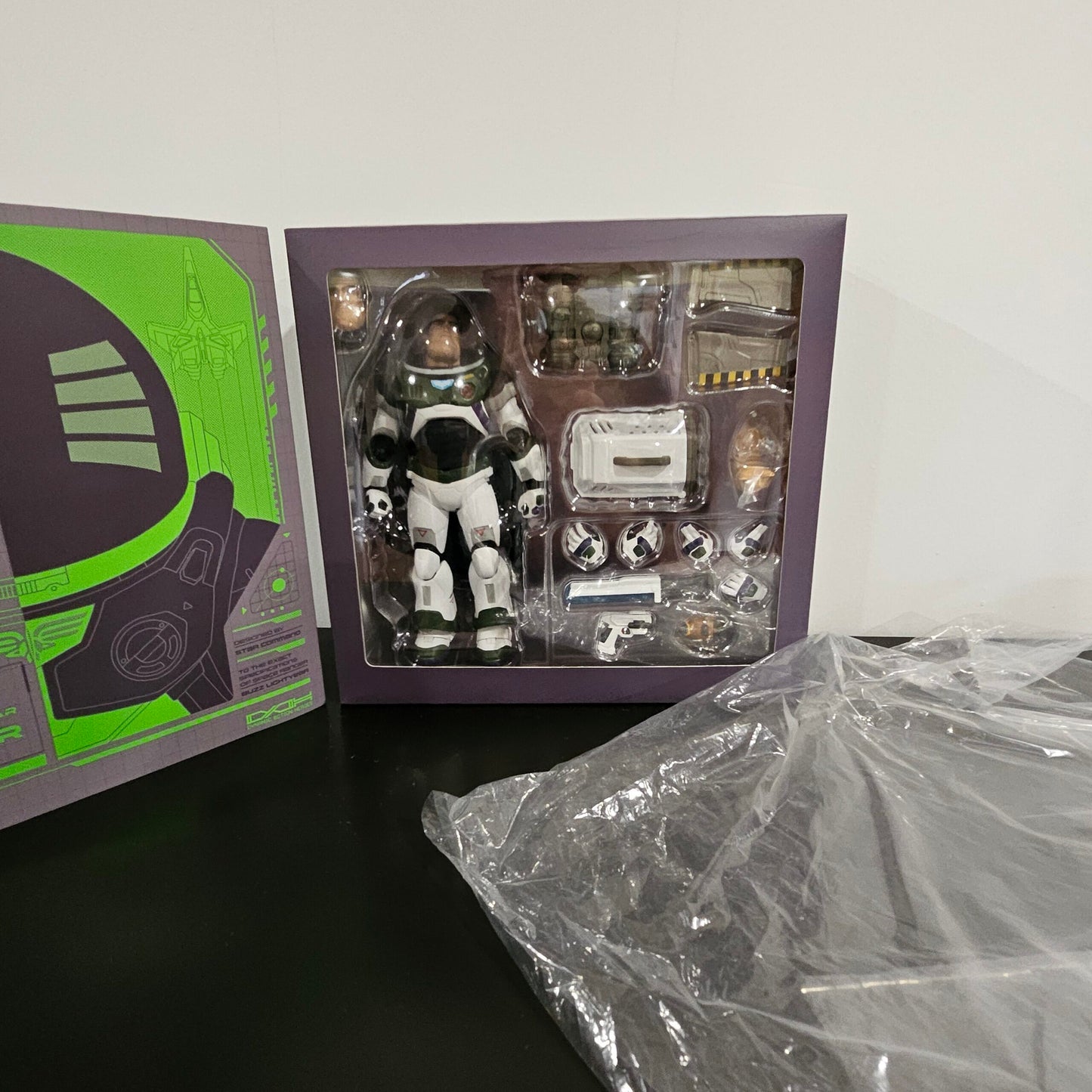 Beast Kingdom – DAH-076 Buzz Lightyear Alpha Suit – Dynamic 8ction Heroes (UPC: 4711203447399)