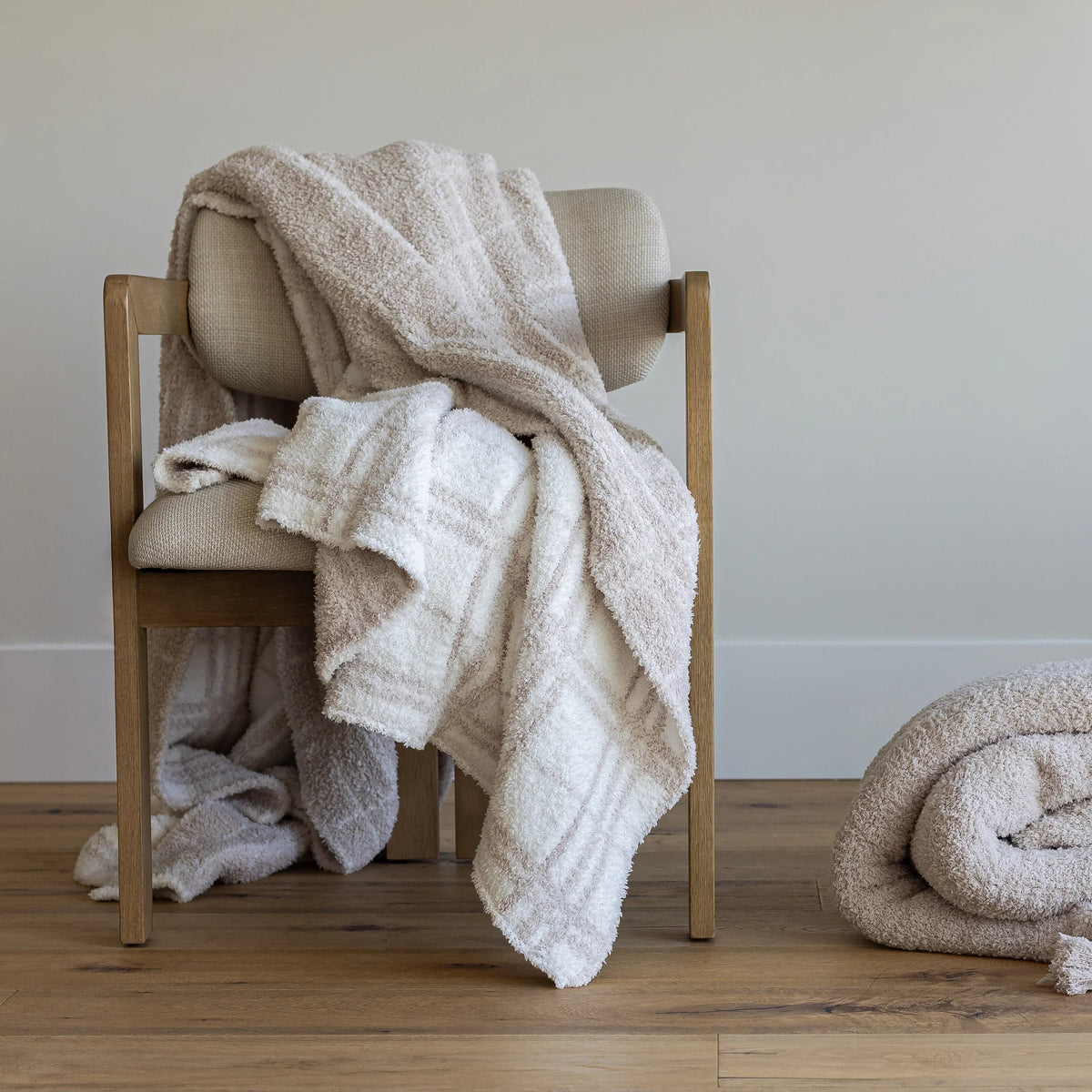 Blushing Beige & White Plaid Print Extended Throw-7