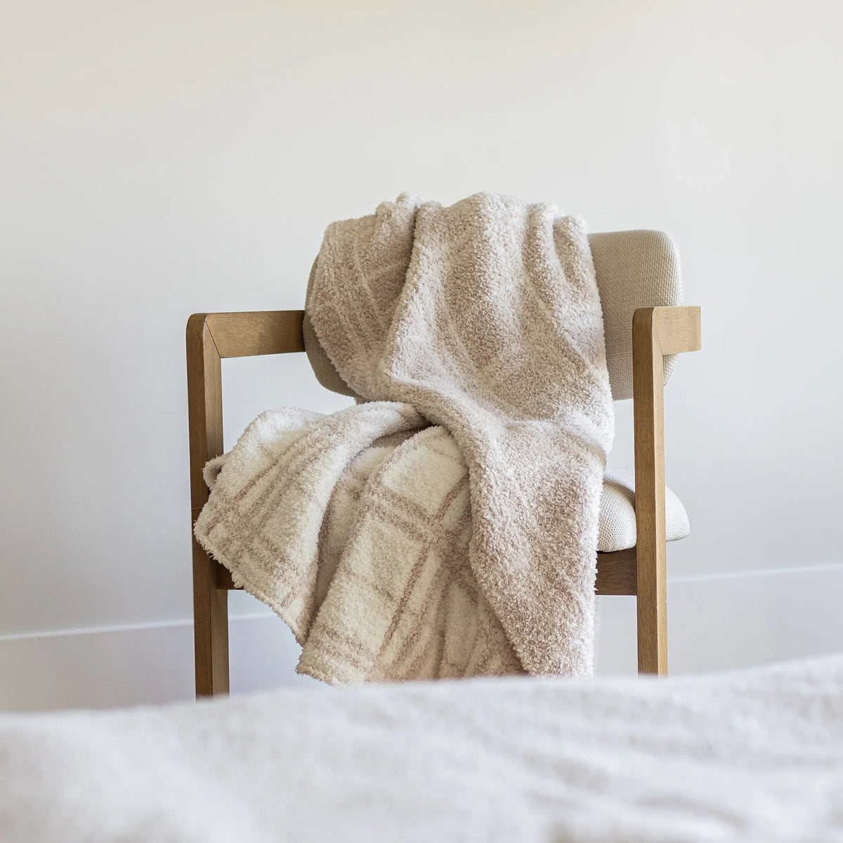 Blushing Beige & White Plaid Print Extended Throw-8