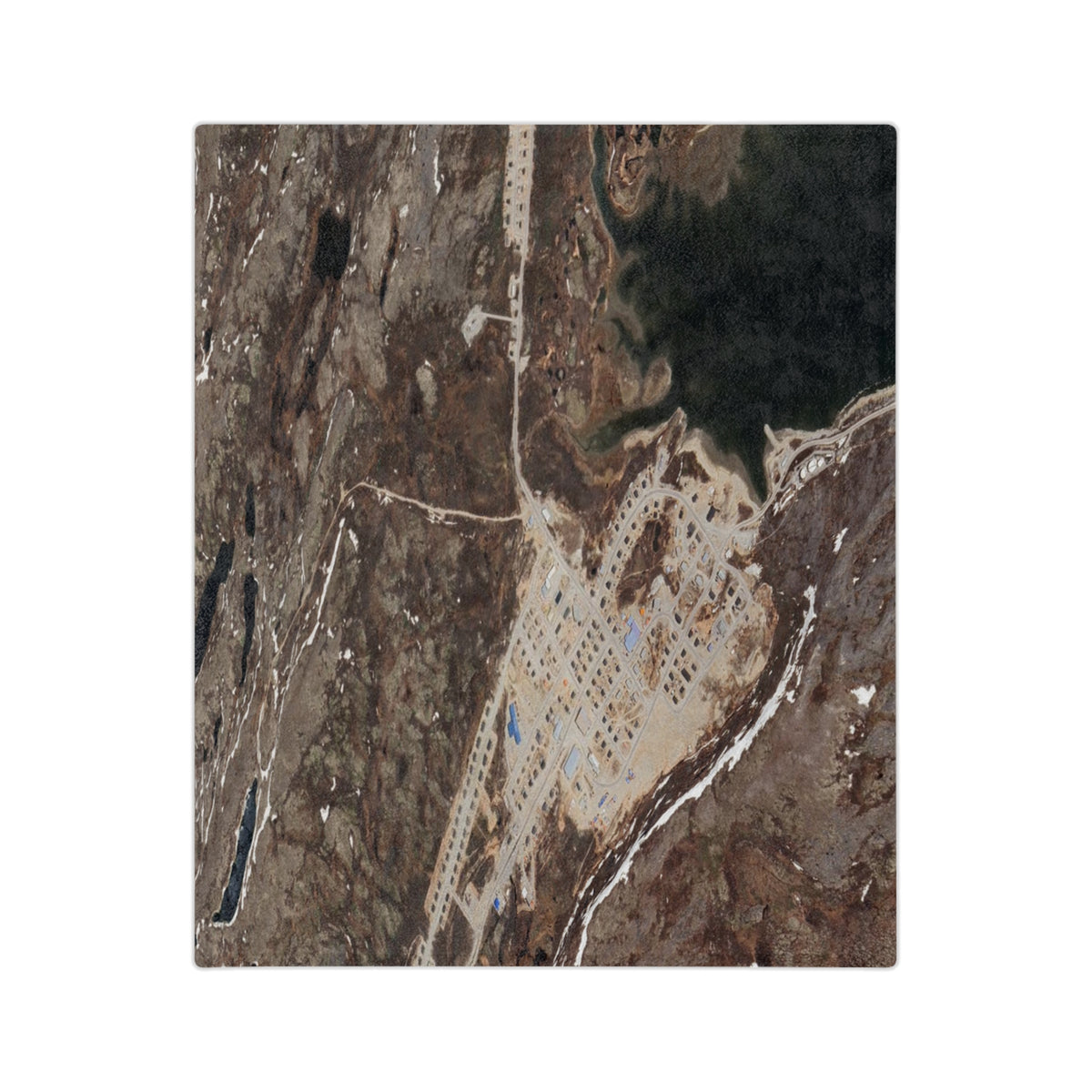Kangiqsualujjuaq Nunavik Velveteen Throw Blanket