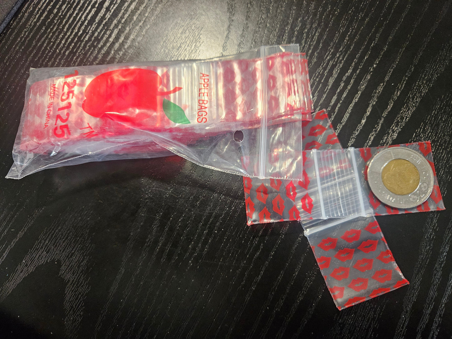 125125 Original Apple Bags: 1.25" x 1.25" Red Lips (100 pieces)