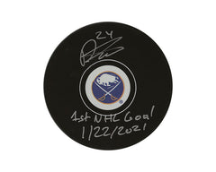 Puck de modelo autografiado de los Buffalo Sabres firmado por Dylan Cozens con la inscripción "1st NHL Goal 1/22/2021"-1