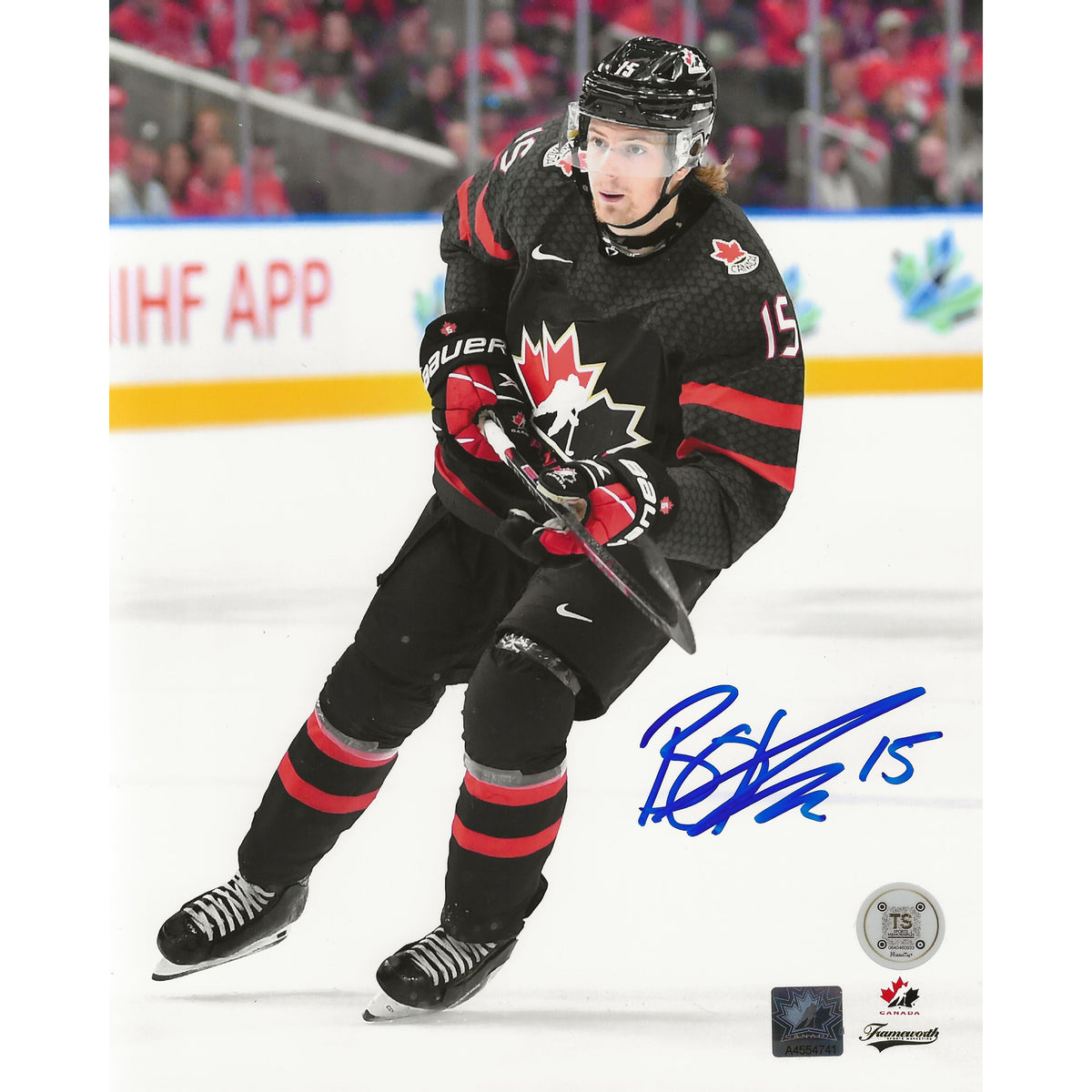 Fotografía 8x10 de Brennan Othmann patinando con la cabeza en alto, autografiada por el equipo de Canadá del Mundial Juvenil 2022-1