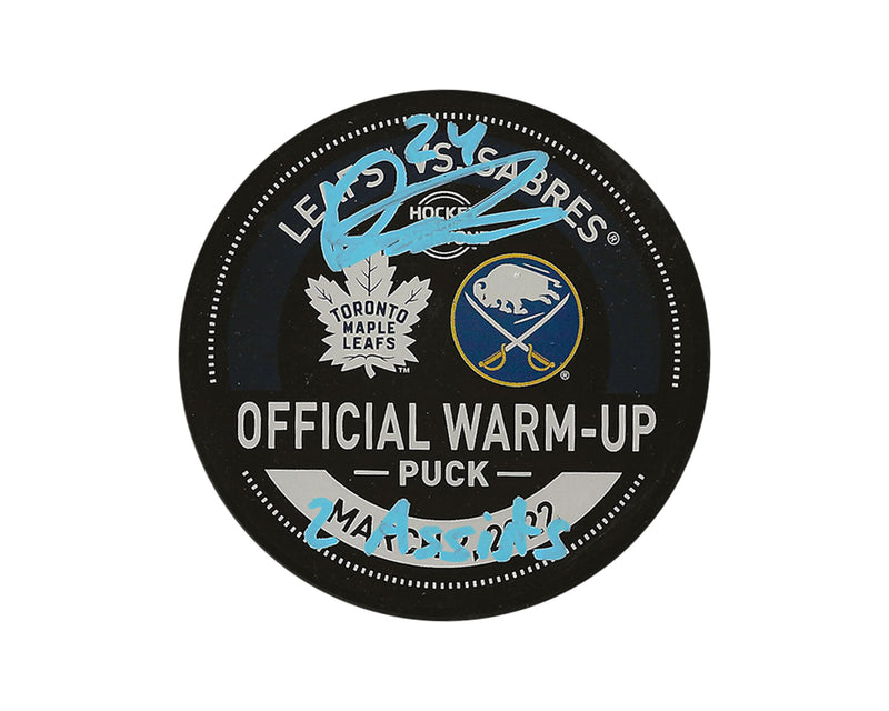 Palet utilisé lors de l'échauffement des Maple Leafs de Toronto, autographié par Dylan Cozens et dédicacé "2 Assists"-1