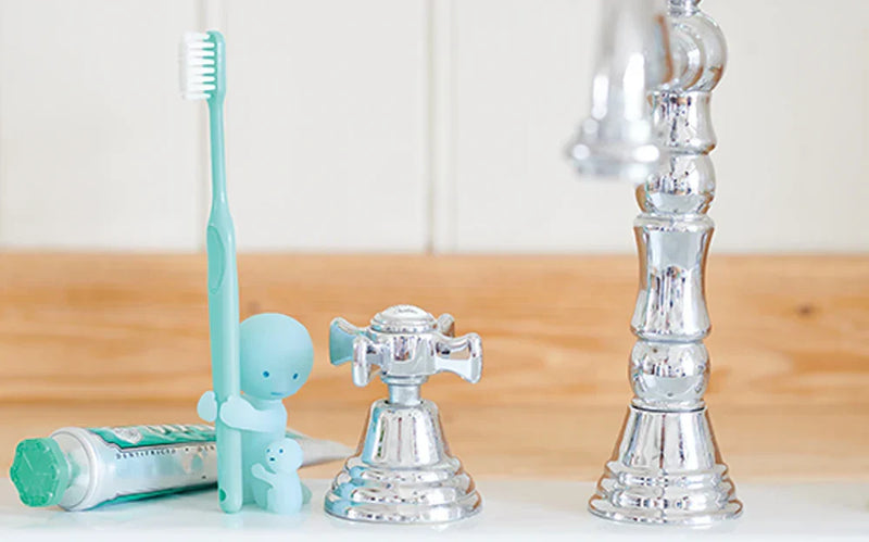 Smiski - Toothbrush Stand (Hugging)-1