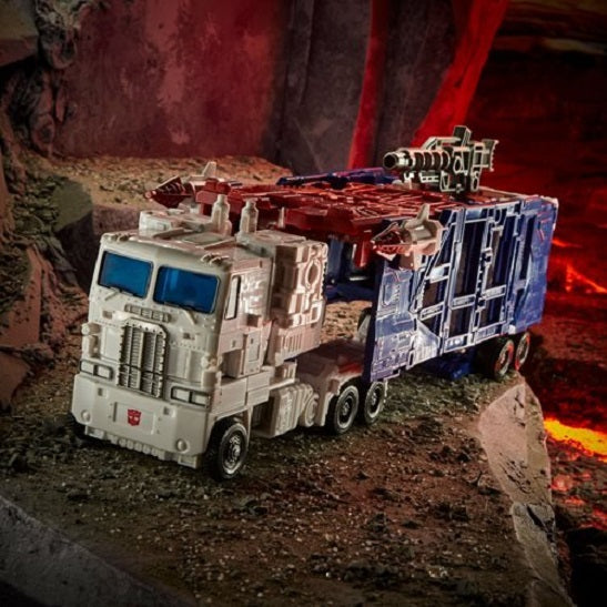 Transformers: Kingdom – Leader Class Ultra Magnus (Earth Mode) (UPC: 5010993782093)