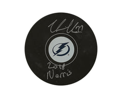 Palet officiel des Lightning de Tampa Bay autographié par Victor Hedman, avec l'inscription « 2018 Norris »-1