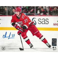 Fotografía de 8x10 de Andrei Svechnikov patinando, autografiada por los Carolina Hurricanes-1
