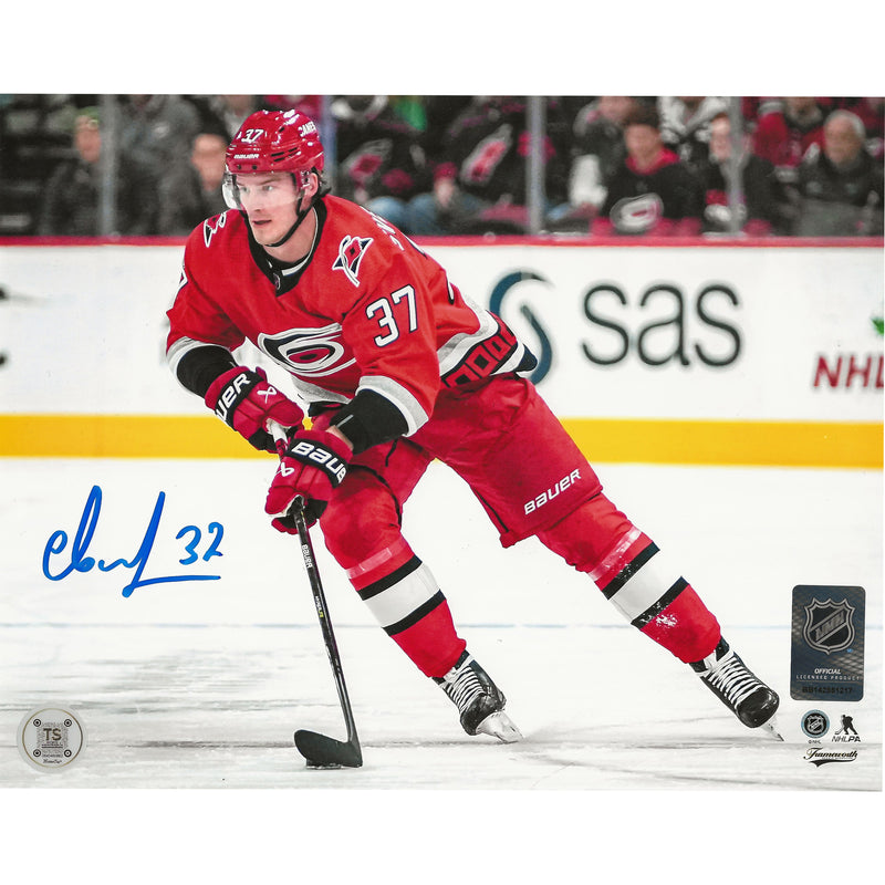 Fotografía de 8x10 de Andrei Svechnikov patinando, autografiada por los Carolina Hurricanes-1