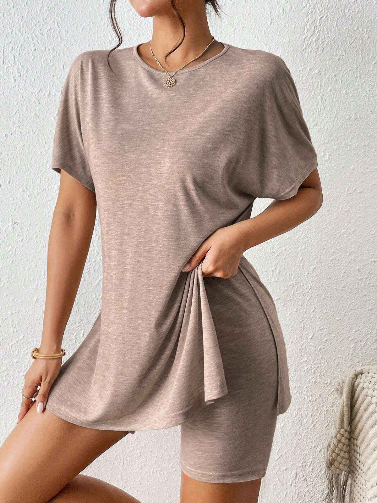 Women's Casual Solid Color Batwing Sleeve Tunic Top & Shorts Two-Piece Set-2