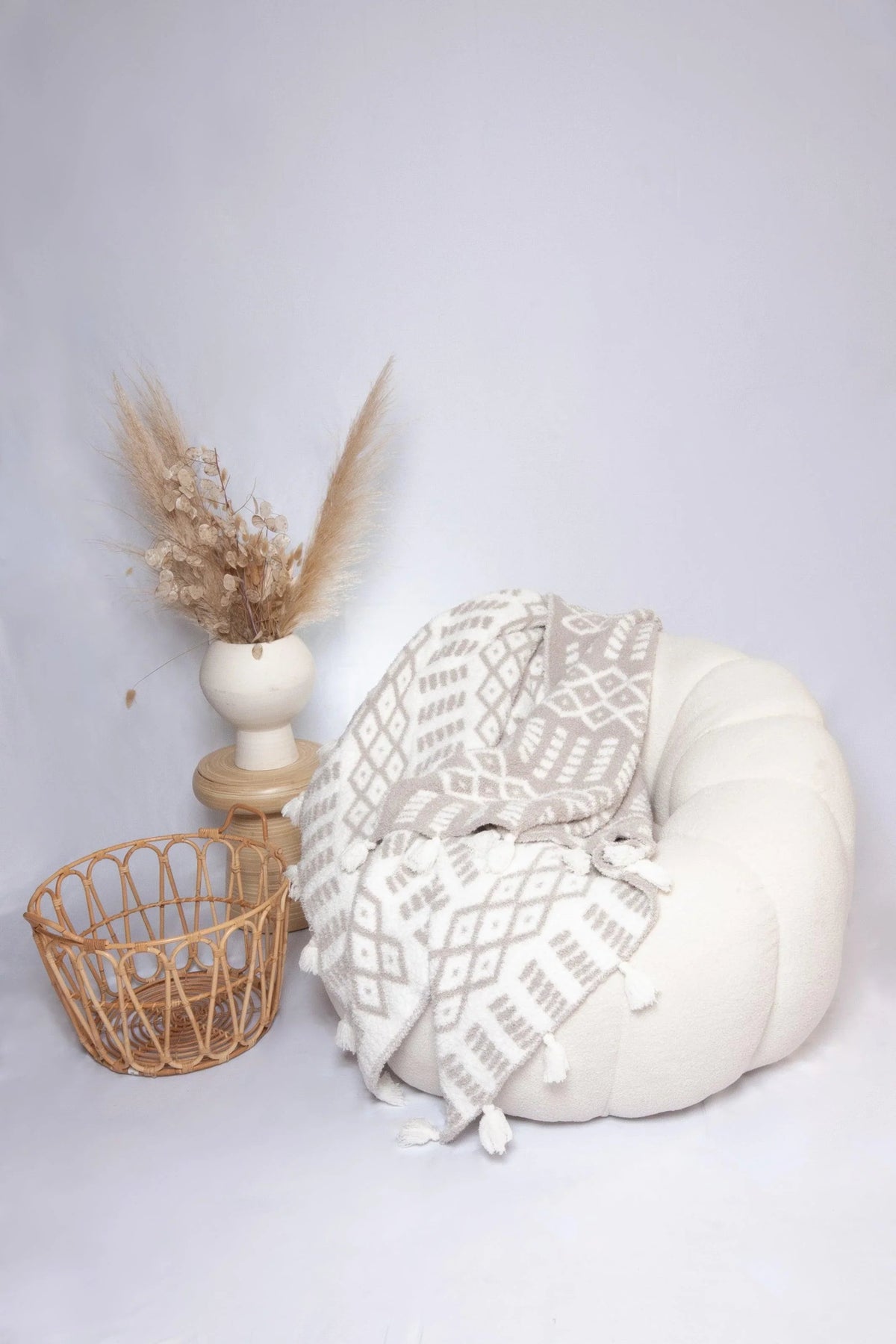 Greige & White Diamond Point with Tassel Print Throw-1