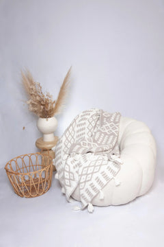 Greige & White Diamond Point with Tassel Print Throw-1