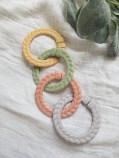 Itzy Ritzy Canada - Bitzy Bespoke Itzy Rings™ Linking Ring Set: Rainbow - Ages 0+-10