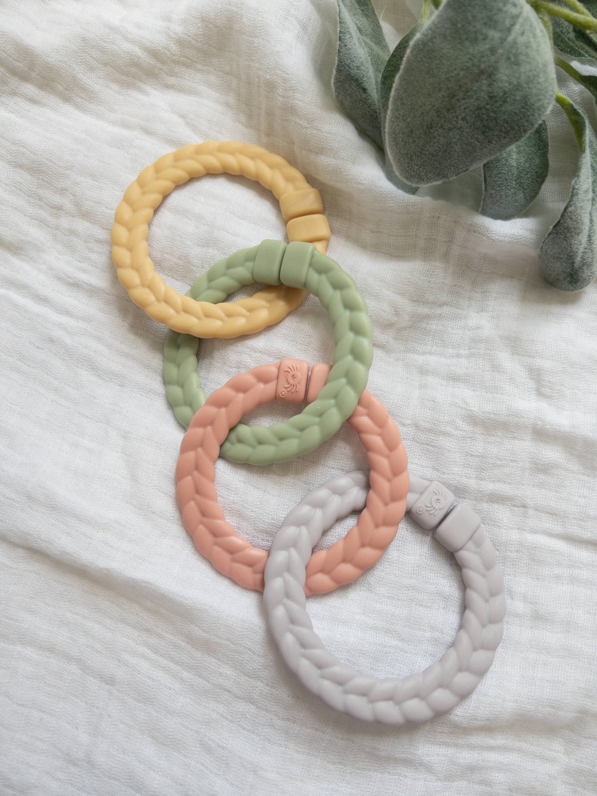 Itzy Ritzy Canada - Bitzy Bespoke Itzy Rings™ Linking Ring Set: Rainbow - Ages 0+-10