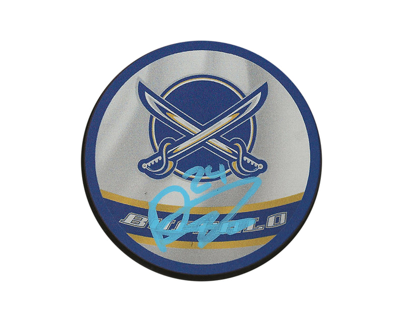 Disco de recuerdo de los Buffalo Sabres autografiado por Dylan Cozens, modelo Reverse Retro-1