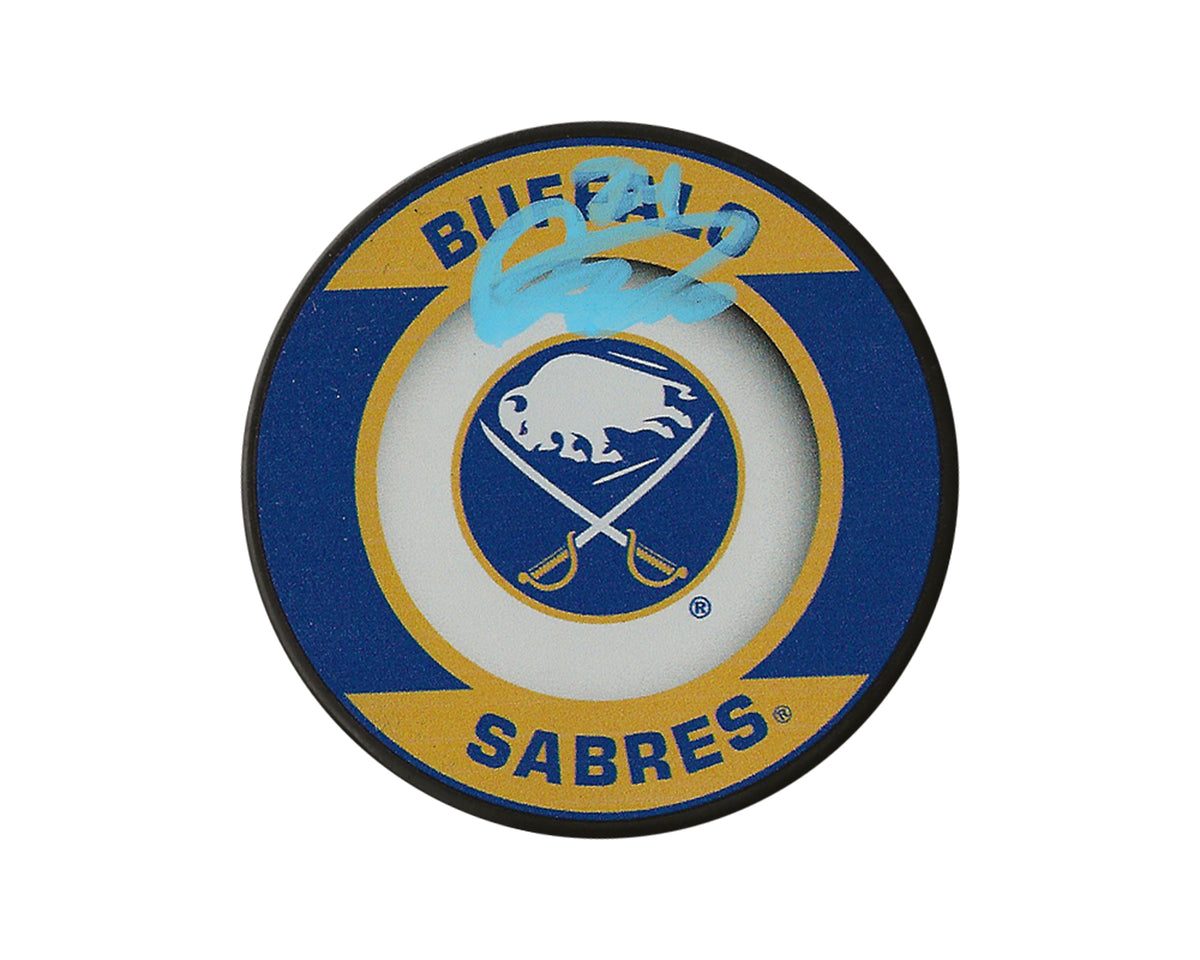Palet souvenir rétro des Sabres de Buffalo, autographié par Dylan Cozens-1