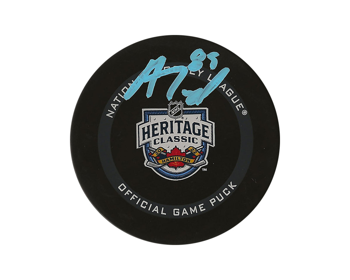 Palet officiel du match Heritage Classic 2022 autographié par Alex Tuch-1