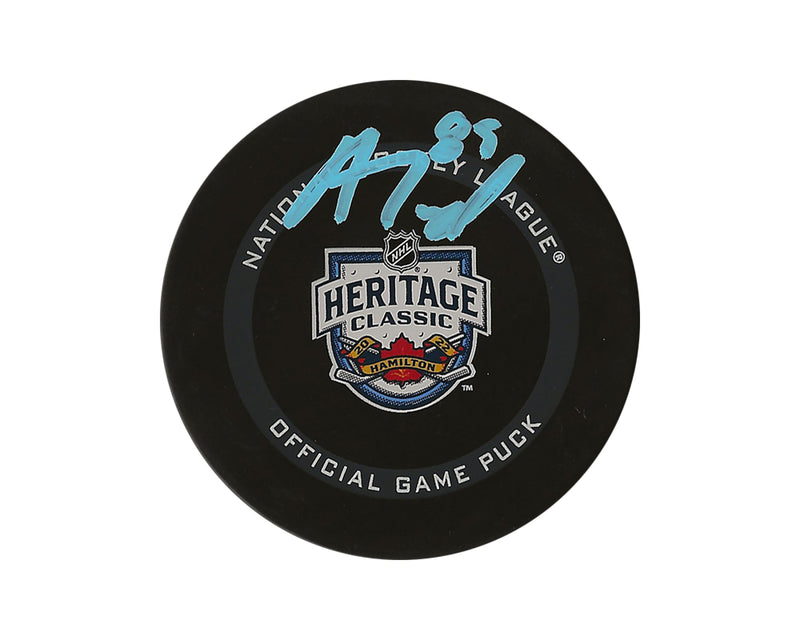 Palet officiel du match Heritage Classic 2022 autographié par Alex Tuch-1
