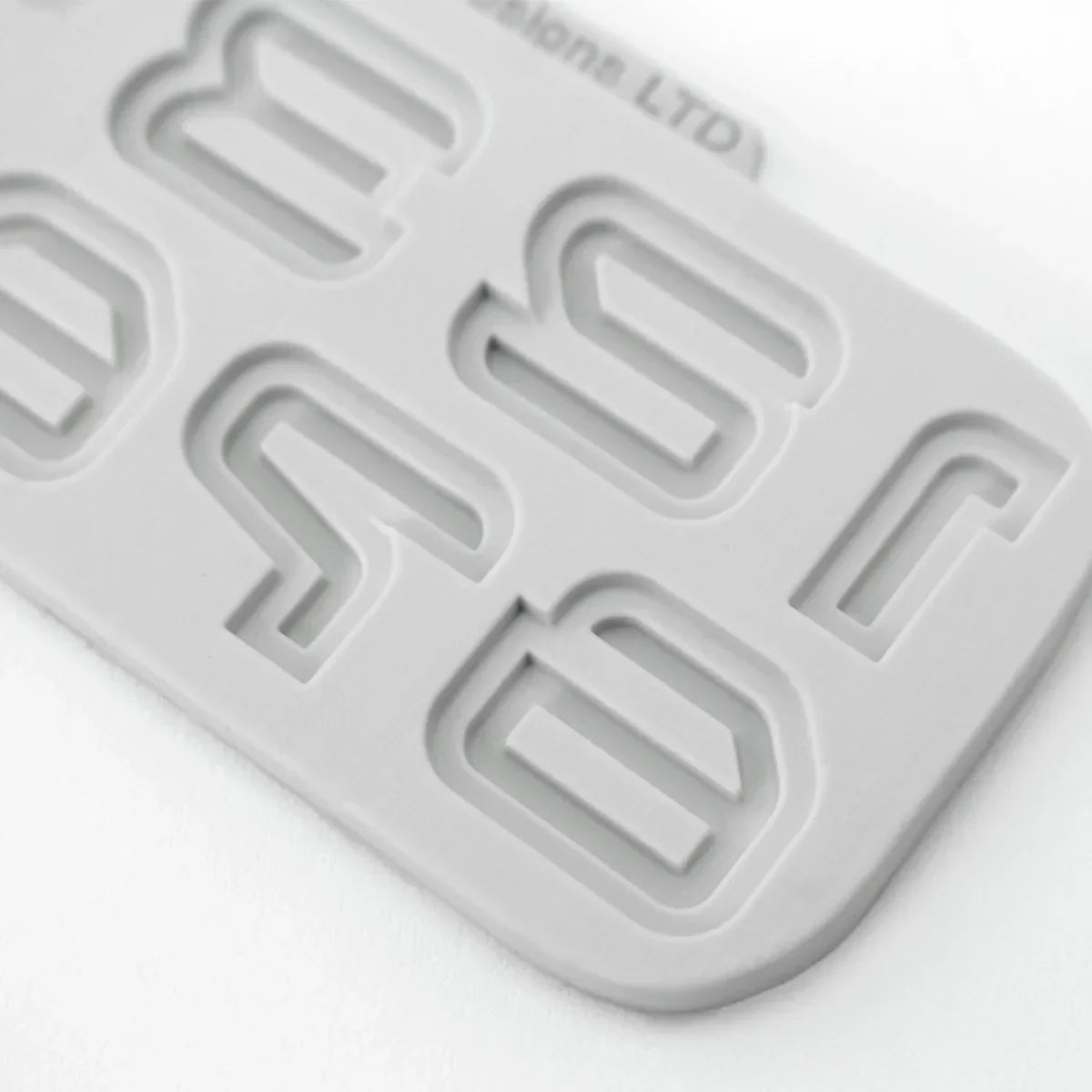 Juego de 2 moldes de silicona con números y letras de ciencia ficción-4