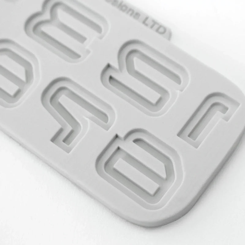 Juego de 2 moldes de silicona con números y letras de ciencia ficción-4