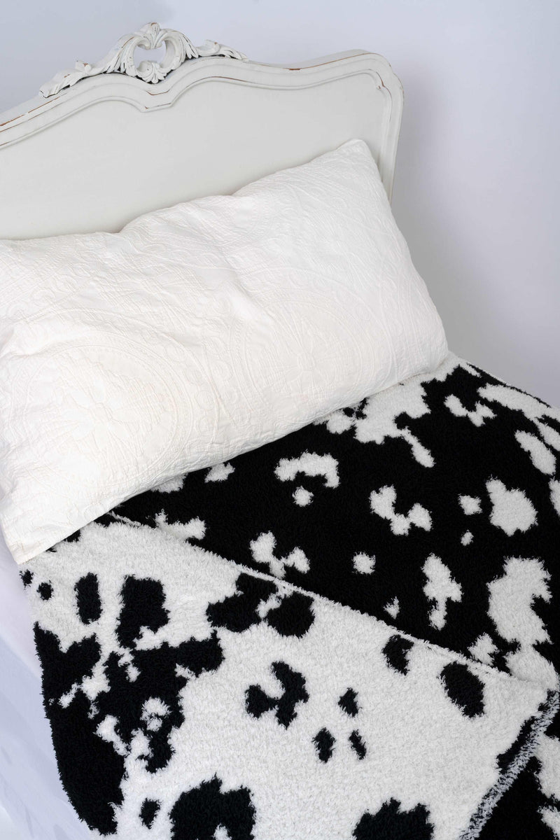 Black & White Cow Print Twin Bed Throw Blanket-1