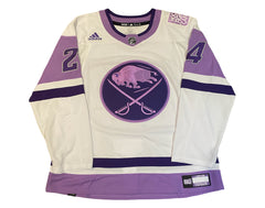 Jersey Adidas de los Buffalo Sabres autografiado por Dylan Cozens con la inscripción "Hockey Fights Cancer"-3