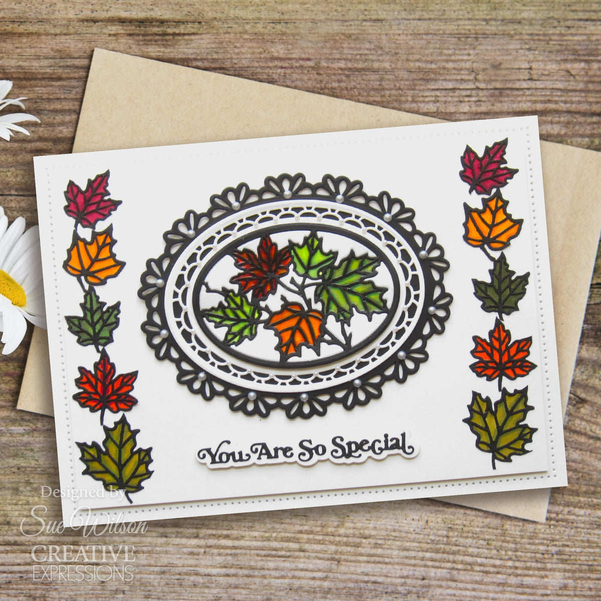Matrice de découpe Creative Expressions Sue Wilson Stained Glass Maple Leaves-3