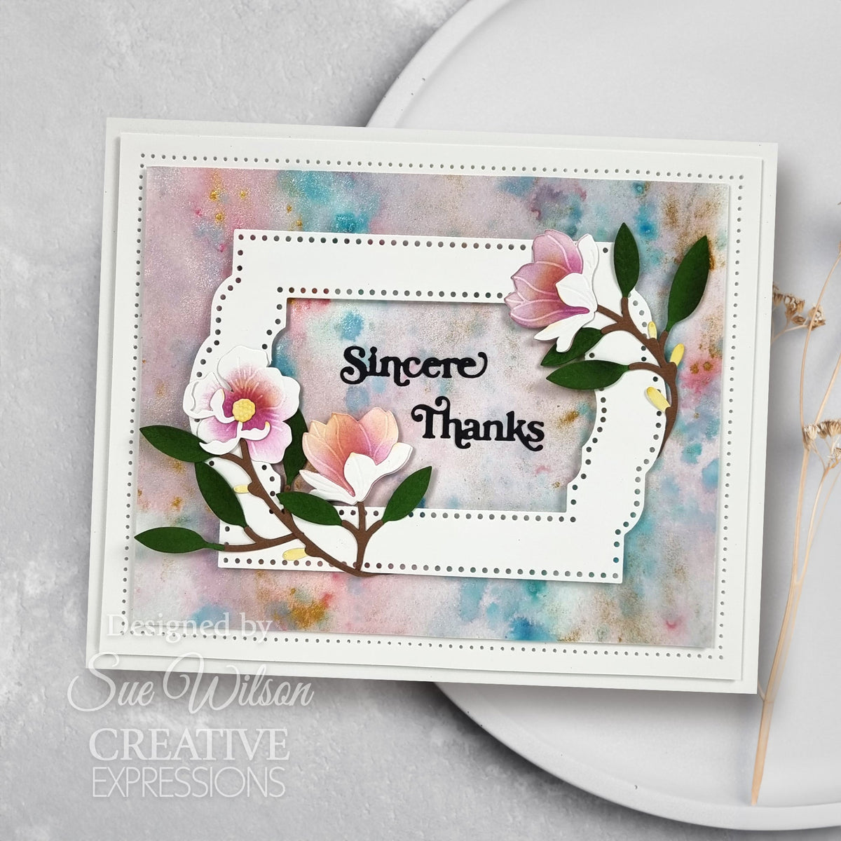 Troquel para manualidades Magnolia de la colección Layered Flowers de Creative Expressions Sue Wilson-5