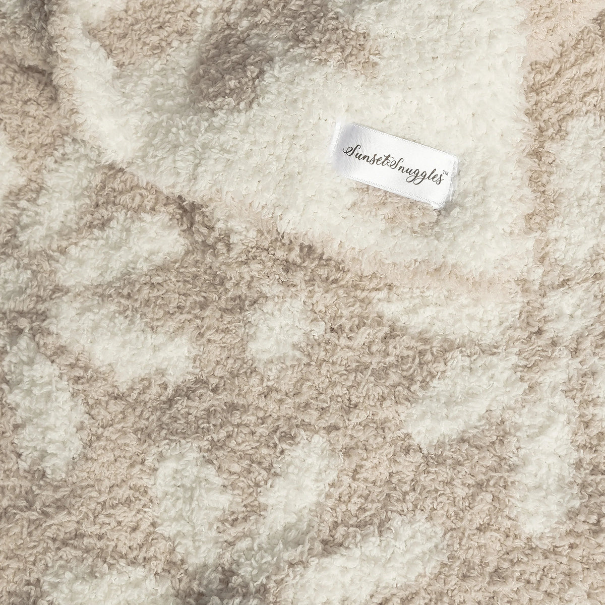 Blushing Beige & White Daisy Print Lovey-4