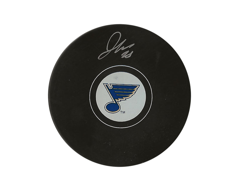 Disco de hockey autografiado por Jordan Kyrou, modelo de los St. Louis Blues-1