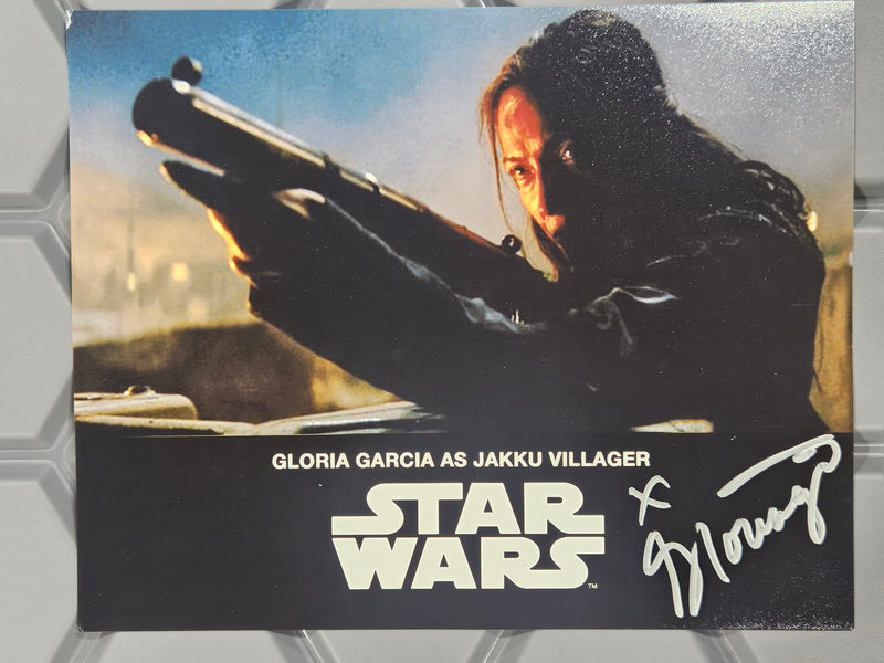 Star Wars – The Force Awakens Autographed 10x8 Photo | Signed by Gloria Garcia (Jakku Defender)-1