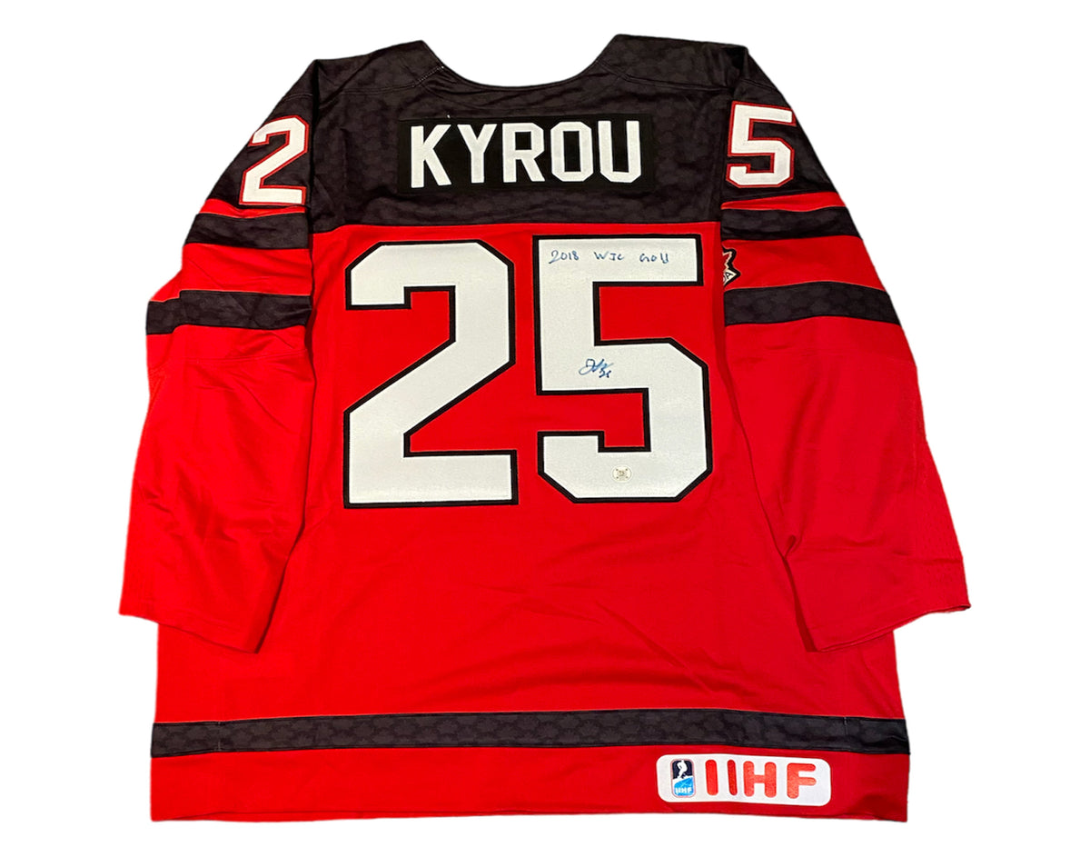 Jersey Nike rojo de local del equipo de Canadá autografiado por Jordan Kyrou con la inscripción "2018 WJC Gold"-1