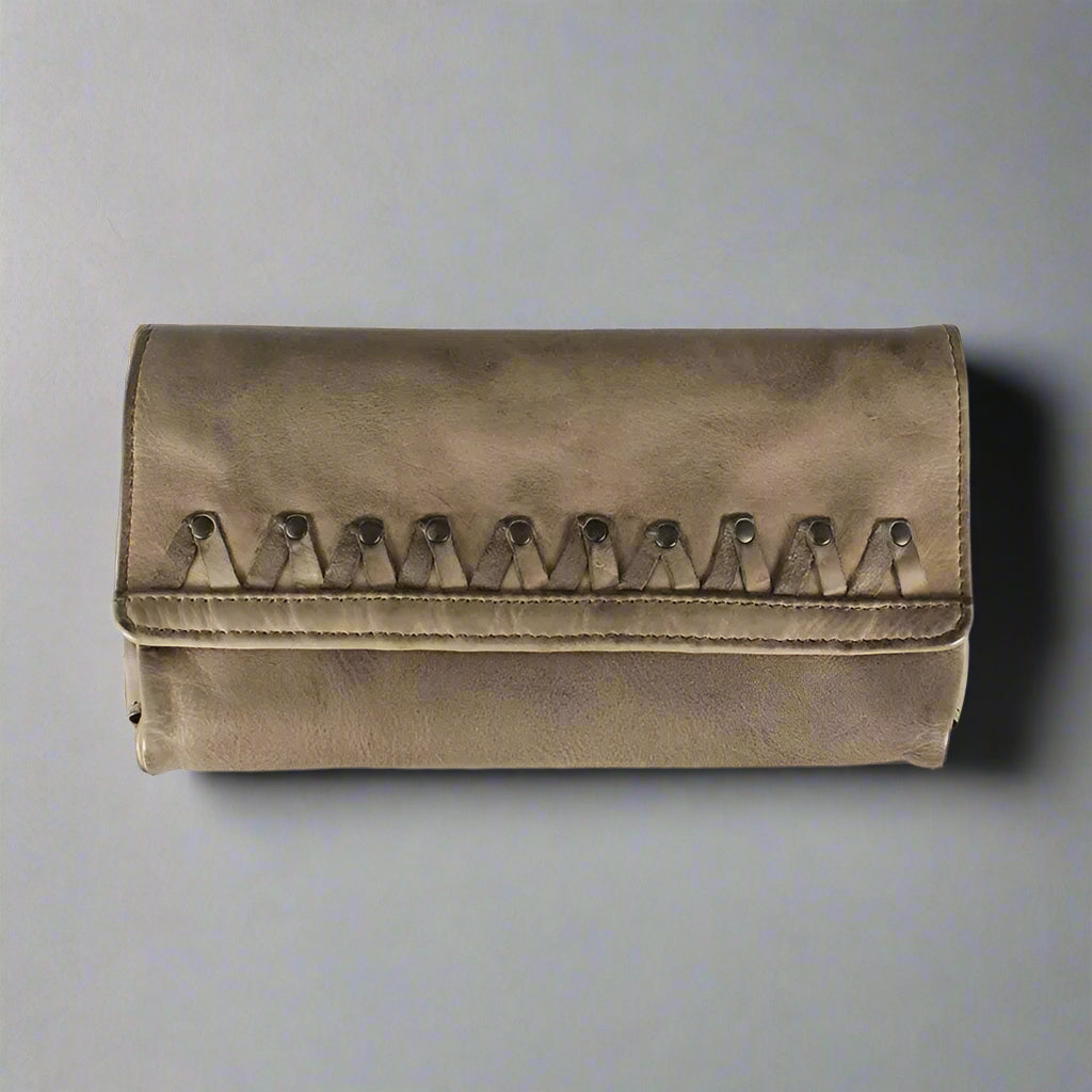 MET Women's Magnet Closure Trifold Leather Wallet-4