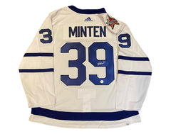 Jersey Adidas blanco de visitante de los Toronto Maple Leafs autografiado por Fraser Minten con parche del ASG 2024-1