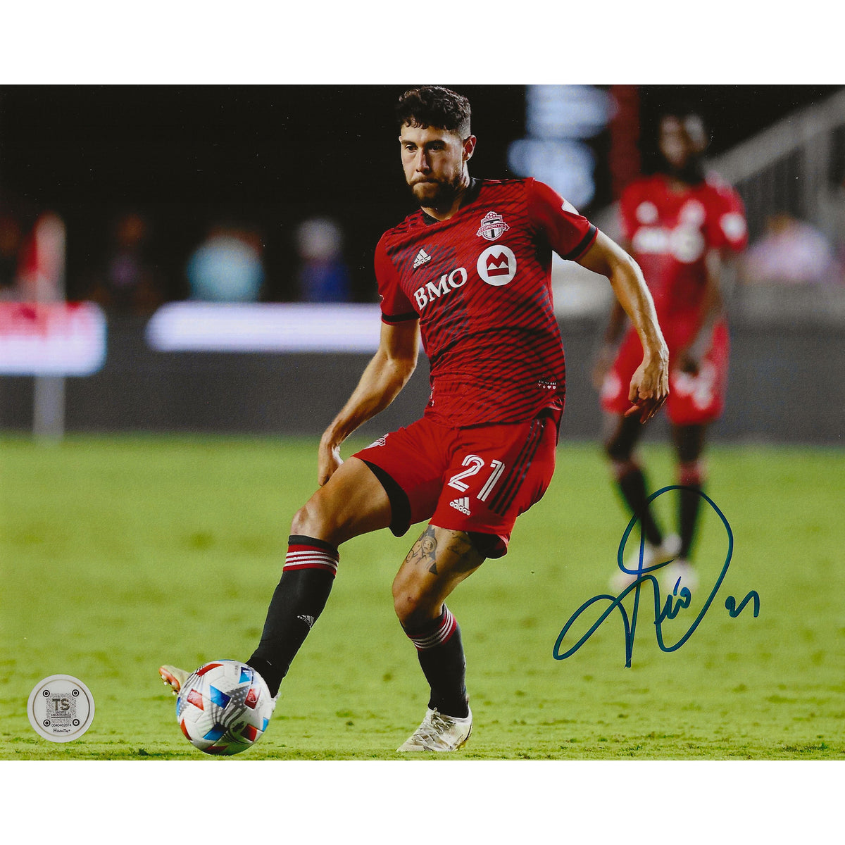 Jonathan Osorio Autographed Toronto FC Passing 8x10 Photo-1