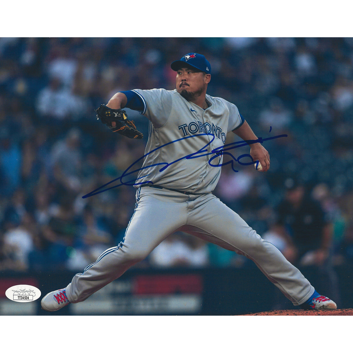 Hyun-Jin Ryu Autographed Toronto Blue Jays Pitching Front View 8x10 Photo-1