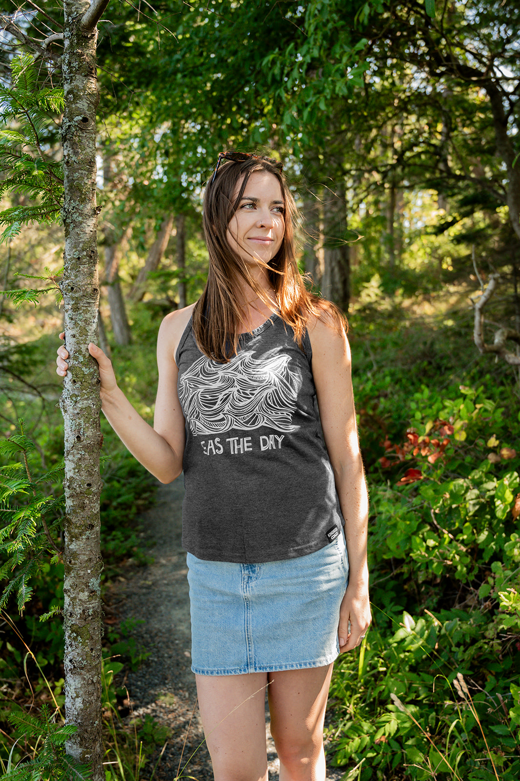 SEAS THE DAY - Women's Racerback Eco Tank Top - Heather Charcoal-2