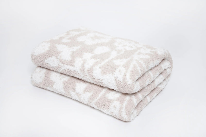 Blushing Beige & White Vintage Floral Print Extended Throw-7