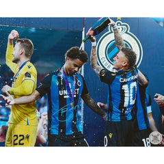 Foto de 8x10 de Tajon Buchanan autografiada, celebración del campeonato belga 2021-2022 del Club Brujas-1