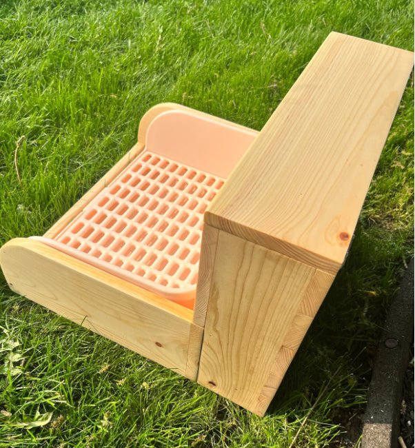 Rabbit Hay Feeder, Litter Box & Mesh Grate-3