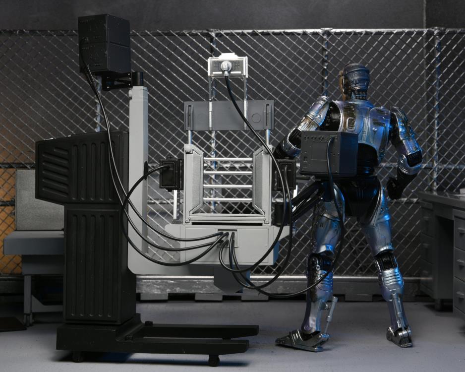 NECA - Ultimate Battle Damaged RoboCop with Chair-15