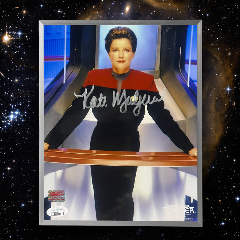 Kate Mulgrew Signed Voyager Janeway on Bridge 8x10 Photo-2