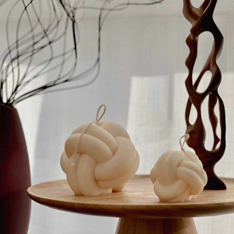Minimalist Knot Soy Candle: Coffee Table Decor-1