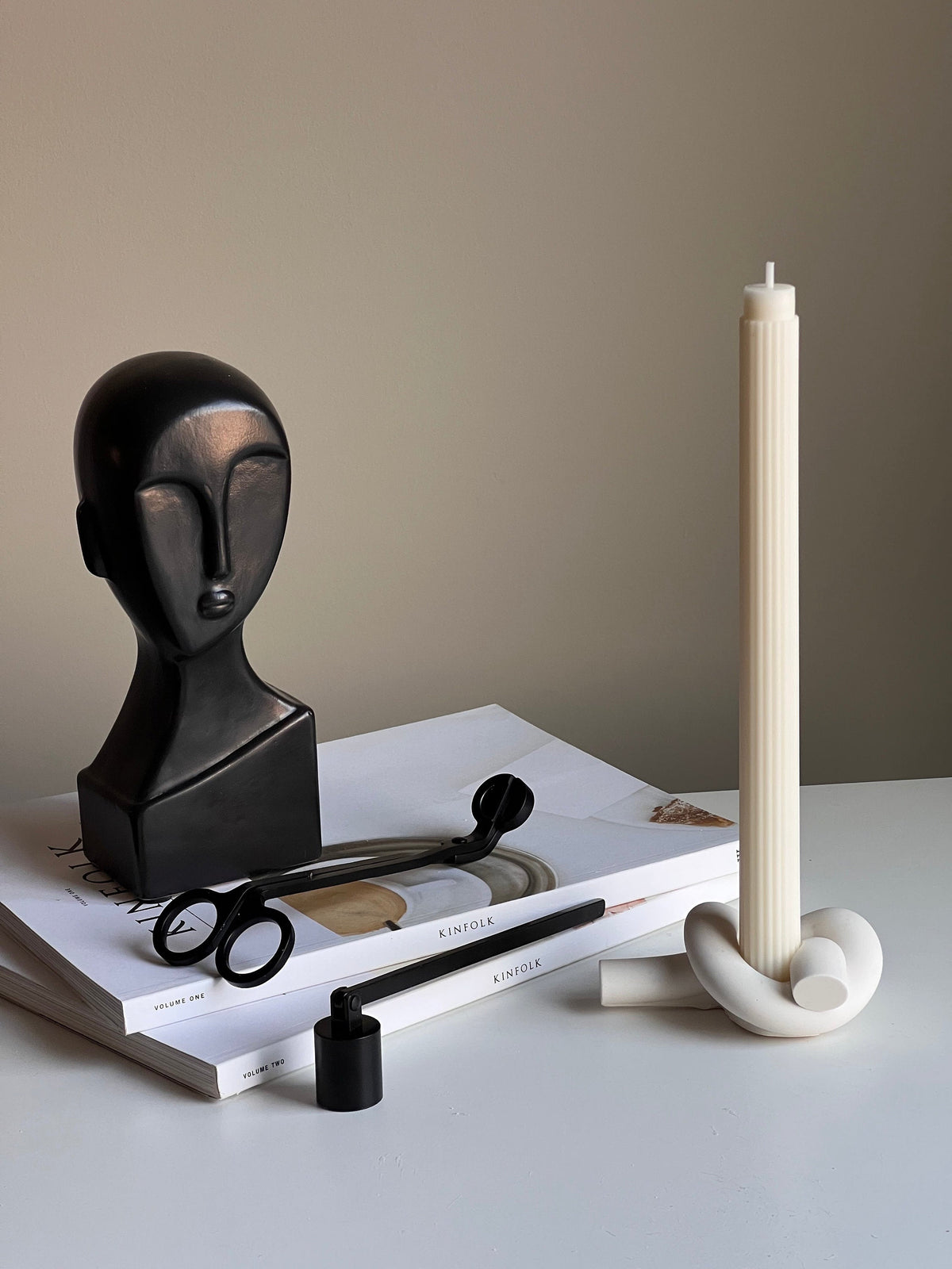 Knot Jesmonite Candlestick Holder: Minimalist Wedding Decor-1