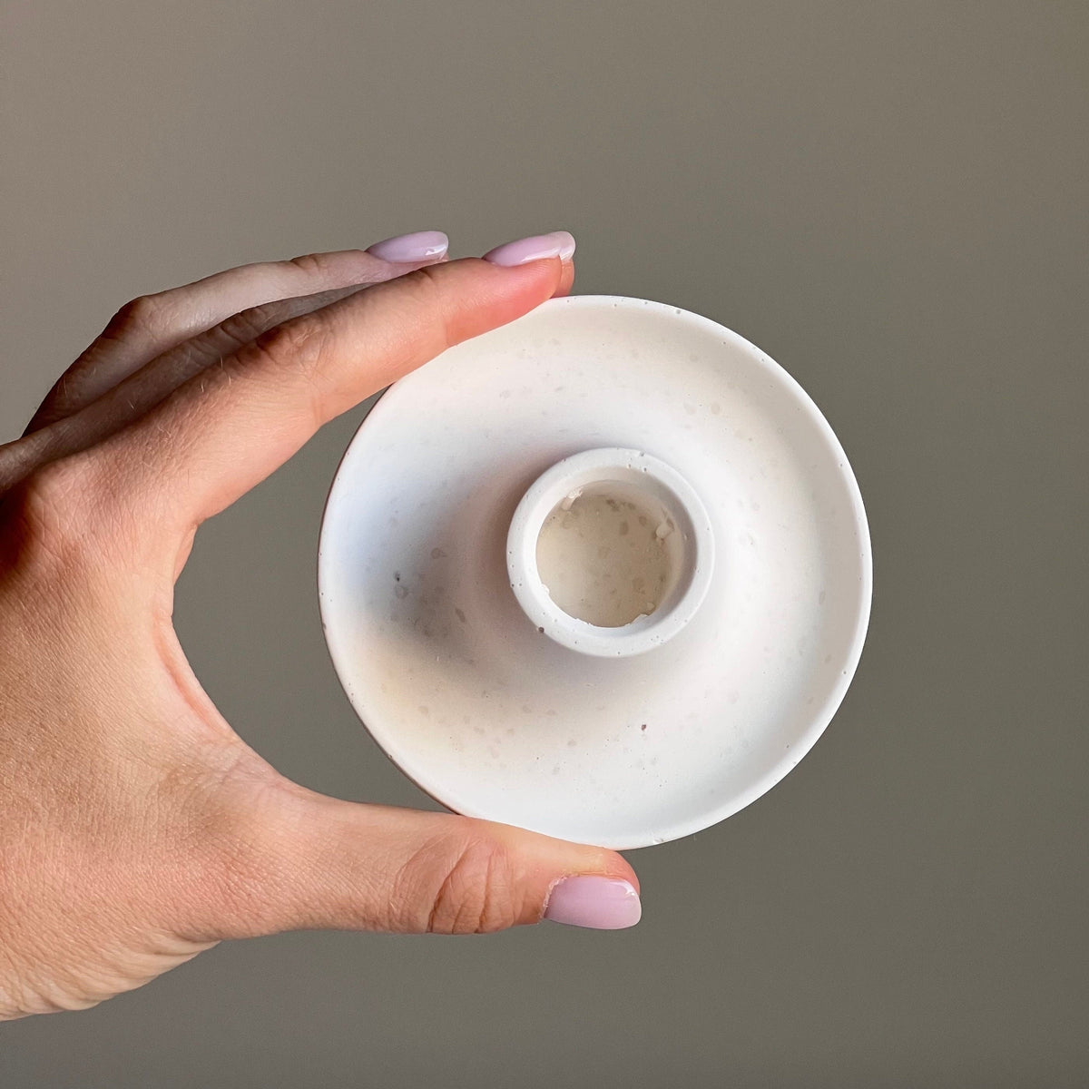Round Jesmonite Candlestick Holder: Minimalist Table Decor-2