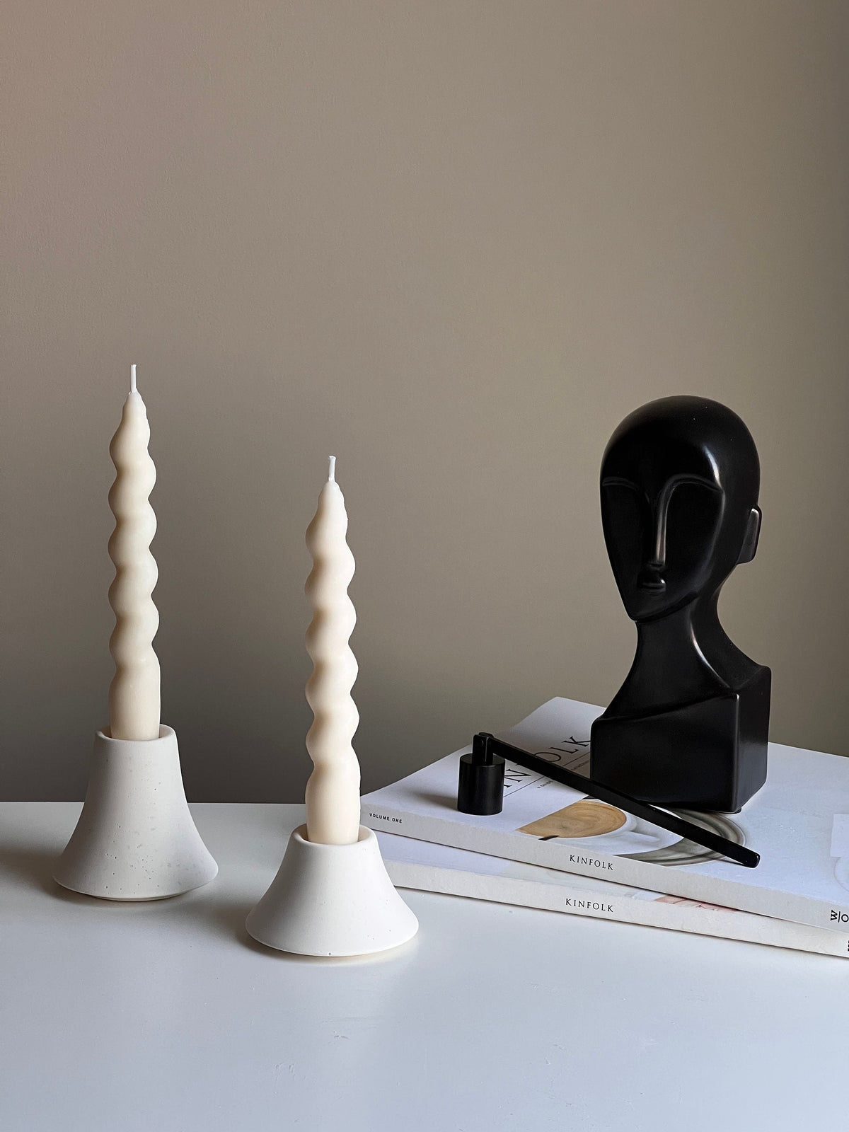 Round Jesmonite Candlestick Holder: Minimalist Table Decor-1