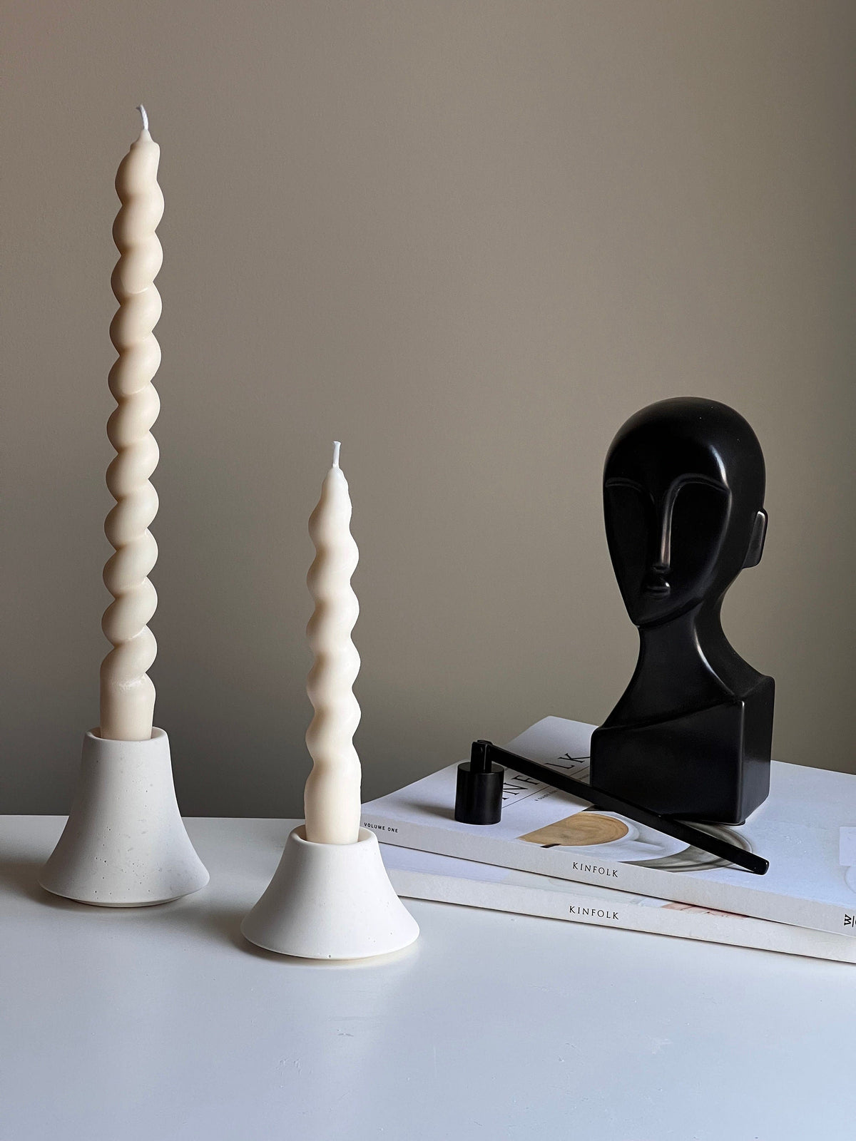 Round Jesmonite Candlestick Holder: Minimalist Table Decor-5