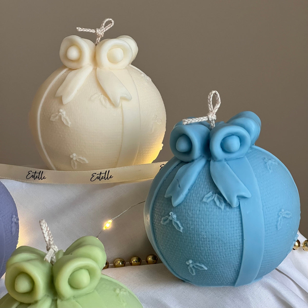 Hand Poured Christmas Bauble Soy Candle: Festive Decor-2