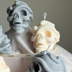 Skull Candle with Snakes: Spooky Halloween Soy Wax Decor-2